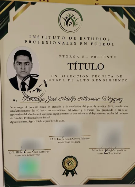 Título en Dirección Técnica de Fútbol de Alto Rendimiento otorgado por el Instituto de Estudios Profesionales en Fútbol a Santiago José Adolfo Altamira Vázquez, Aguascalientes, 5 de septiembre de 2026